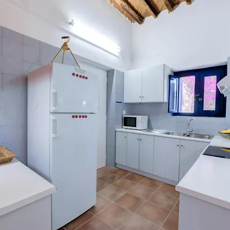 Peggy's Place, Traditional Cycladic House In *