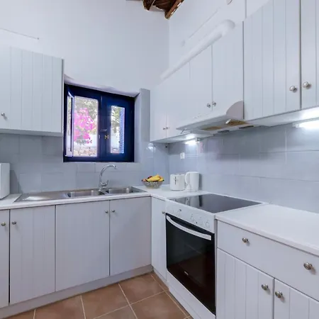 Villa Peggy's Place, Traditional Cycladic House In