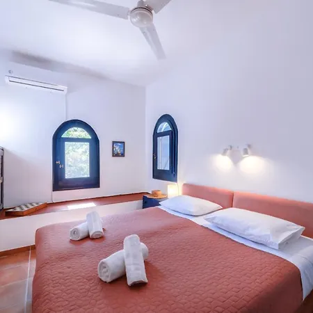 Peggy's Place, Traditional Cycladic House In