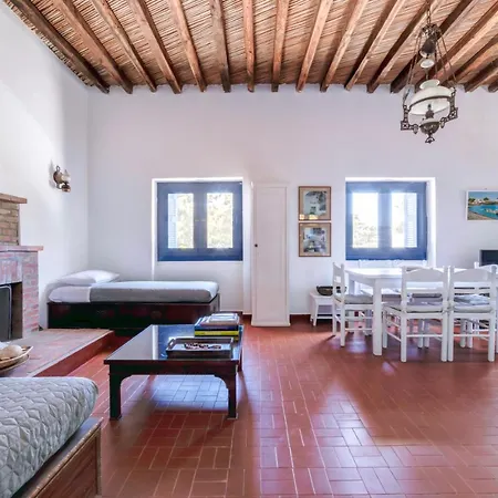 Villa Peggy's Place, Traditional Cycladic House In