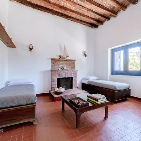 Peggy's Place, Traditional Cycladic House In